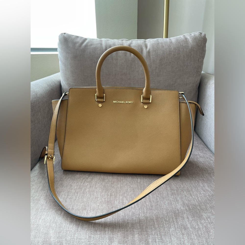 Michael Kors satchel purse in tan